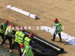 垃圾填埋場防滲土工膜 “起皺” 危機！
